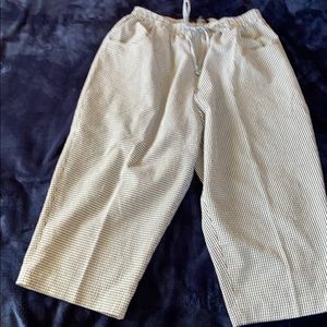 Jeno Newman Women Capri pants
